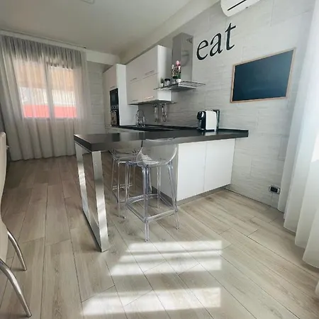 Dimora Santiago 200mt Dal Mare Apartment